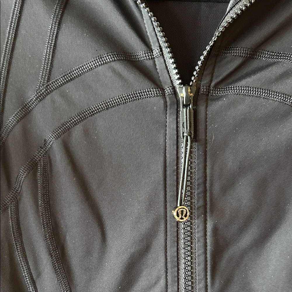 Lululemon Women's Black Jacket.   Size 6 - Picture 3 of 15